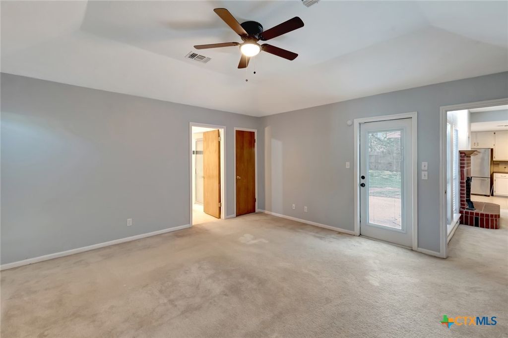 Image 19 of property listing at 218 Sunset Drive, Victoria, TX 77901