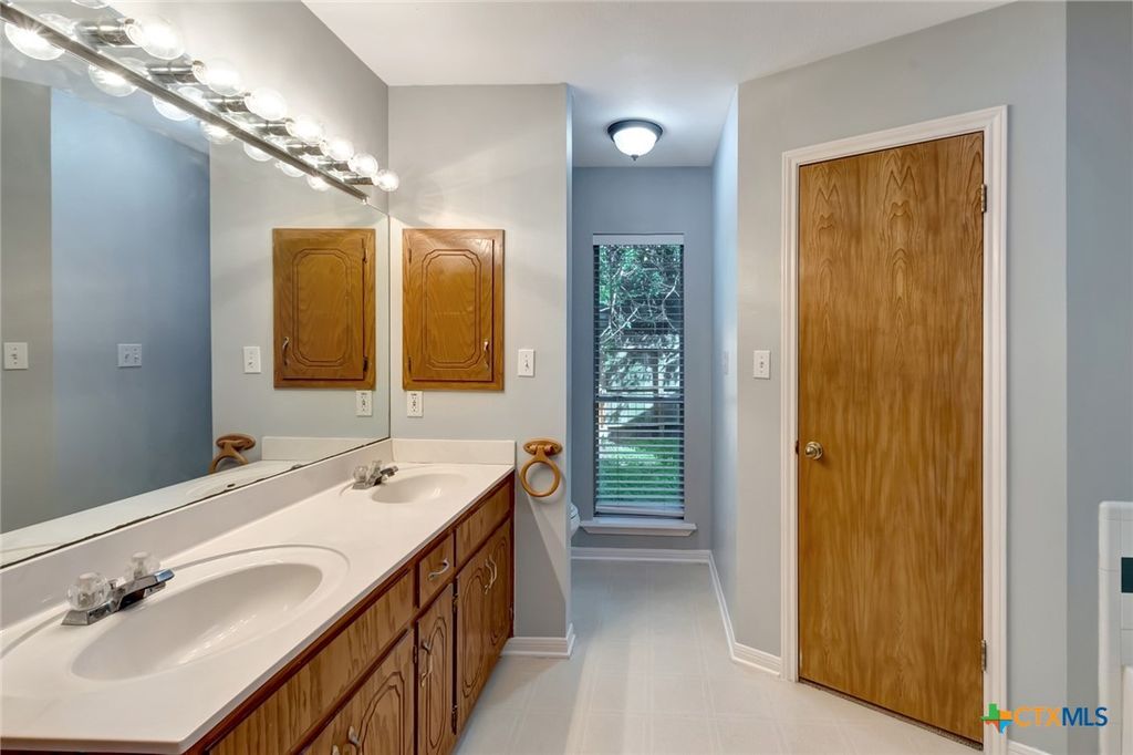 Image 22 of property listing at 218 Sunset Drive, Victoria, TX 77901