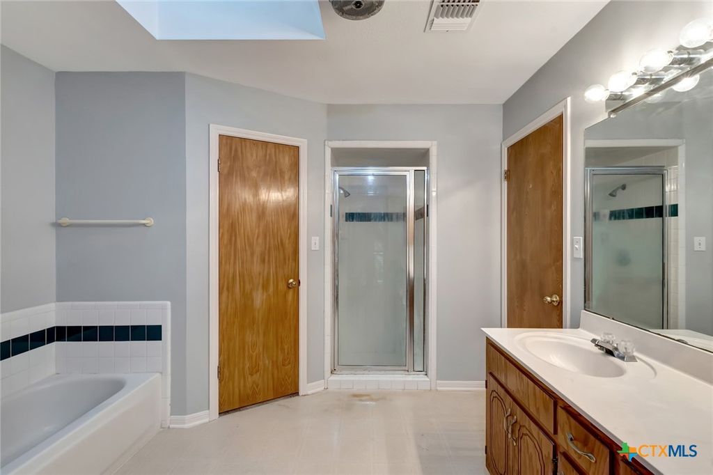 Image 24 of property listing at 218 Sunset Drive, Victoria, TX 77901