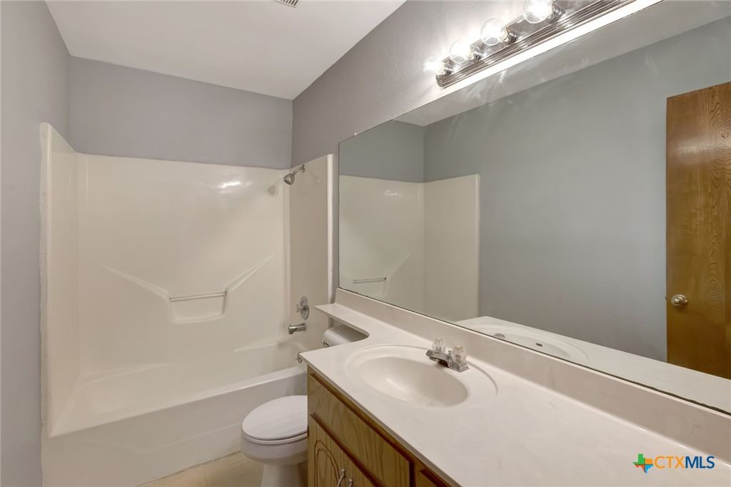 Image 30 of property listing at 218 Sunset Drive, Victoria, TX 77901