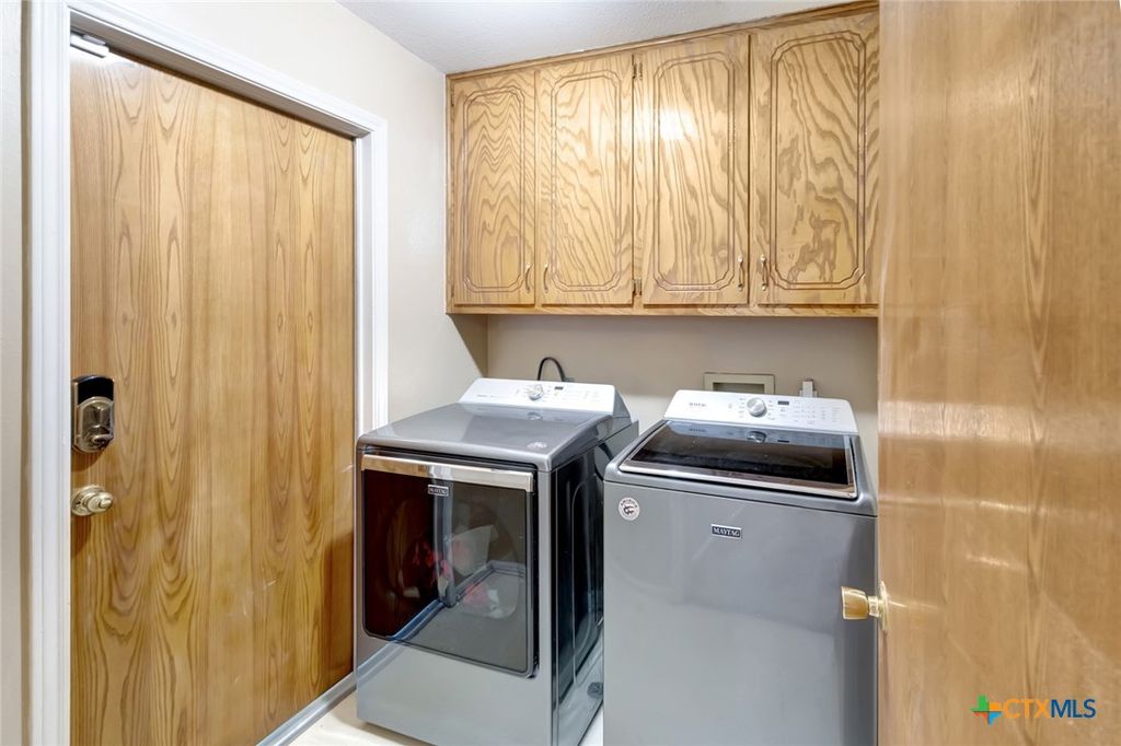 Image 32 of property listing at 218 Sunset Drive, Victoria, TX 77901