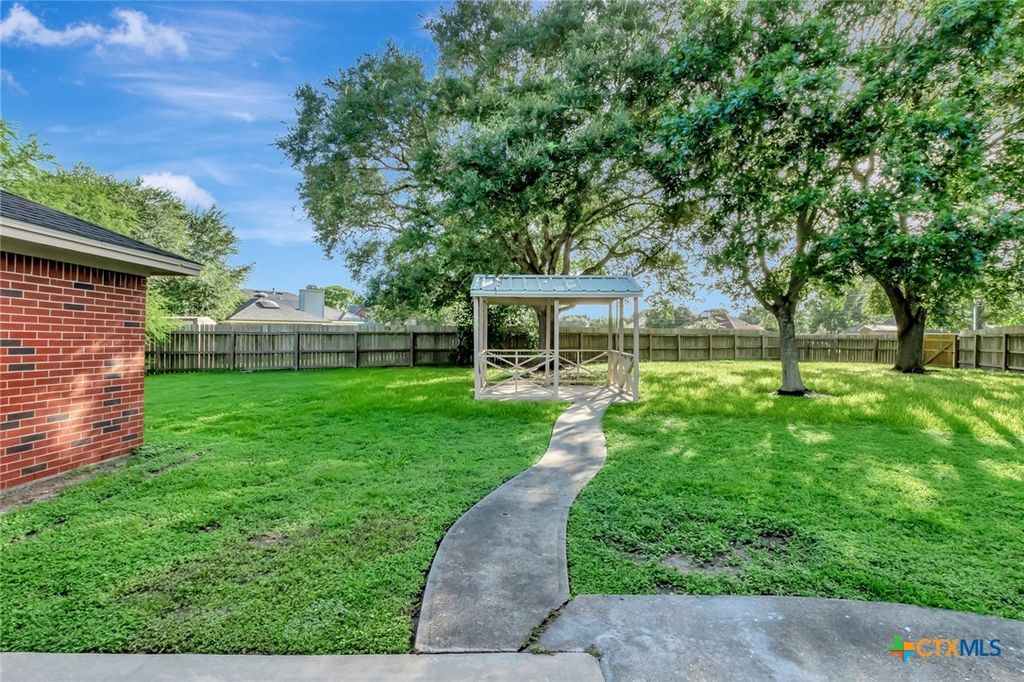Image 33 of property listing at 218 Sunset Drive, Victoria, TX 77901