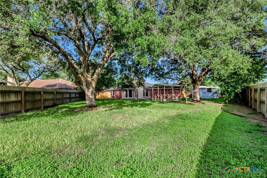 Image 38 of property listing at 218 Sunset Drive, Victoria, TX 77901