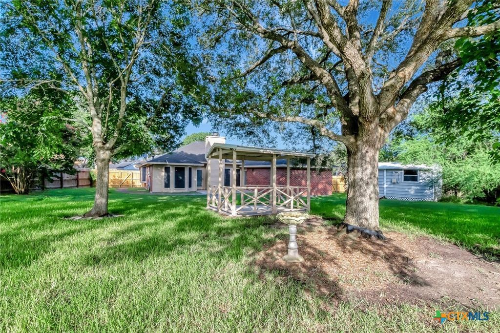 Image 39 of property listing at 218 Sunset Drive, Victoria, TX 77901