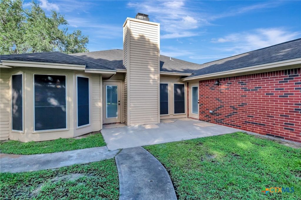 Image 40 of property listing at 218 Sunset Drive, Victoria, TX 77901