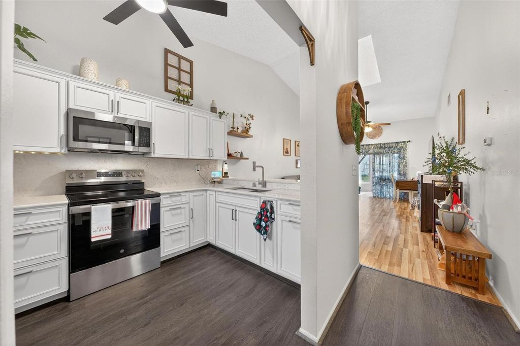 Image 6 of property listing at 6506 THICKET TRAIL, New Port Richey, FL 34653