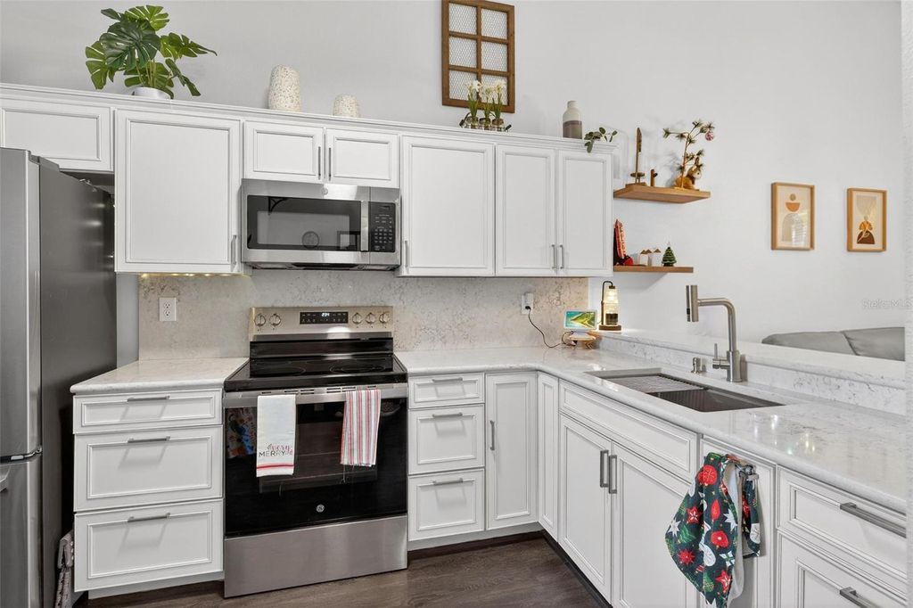 Image 8 of property listing at 6506 THICKET TRAIL, New Port Richey, FL 34653