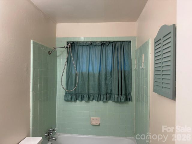4915 Malibu Drive, Charlotte, NC 28215
