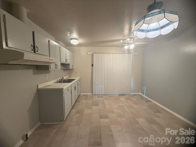 4915 Malibu Drive, Charlotte, NC 28215