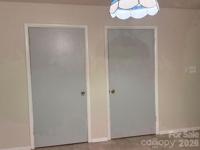 4915 Malibu Drive, Charlotte, NC 28215