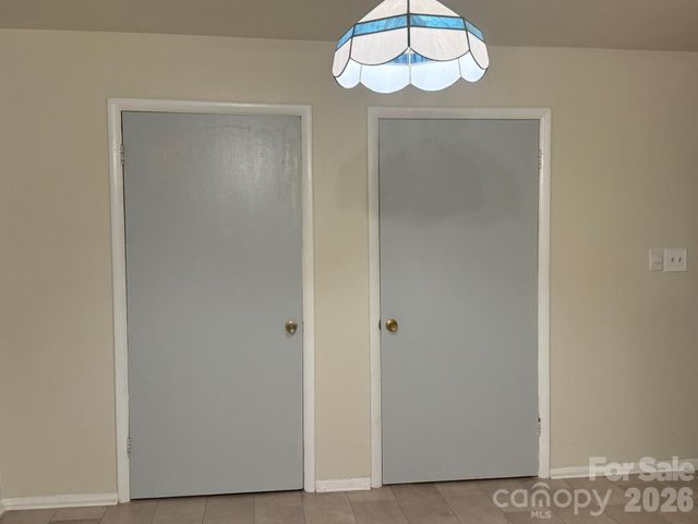 4915 Malibu Drive, Charlotte, NC 28215