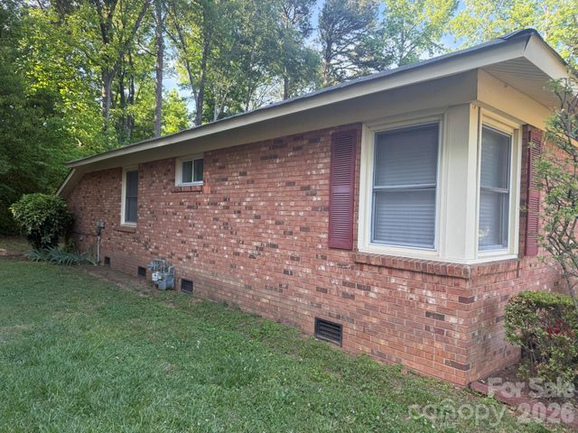 4915 Malibu Drive, Charlotte, NC 28215