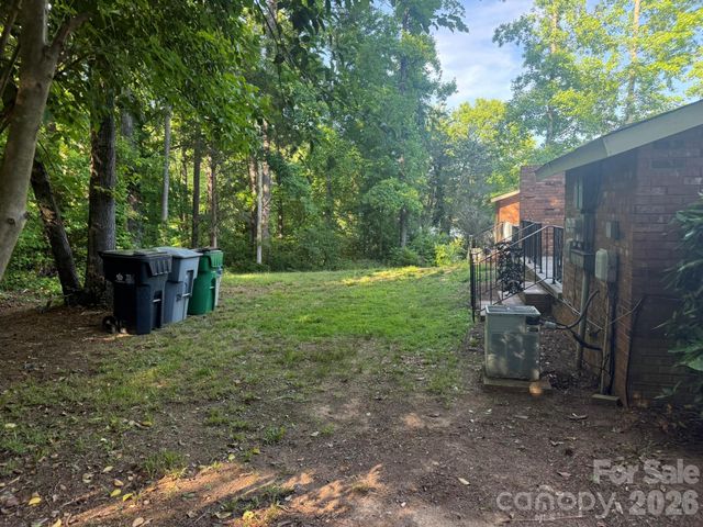 4915 Malibu Drive, Charlotte, NC 28215
