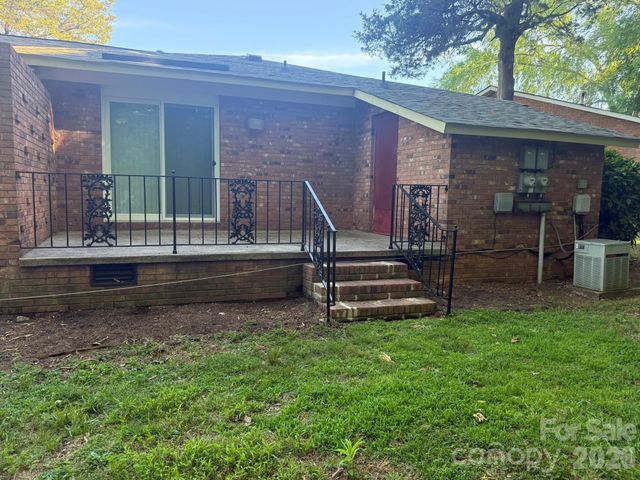4915 Malibu Drive, Charlotte, NC 28215