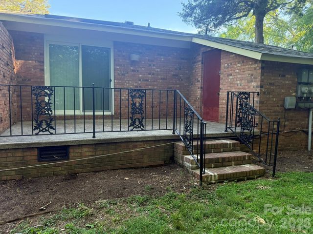 4915 Malibu Drive, Charlotte, NC 28215