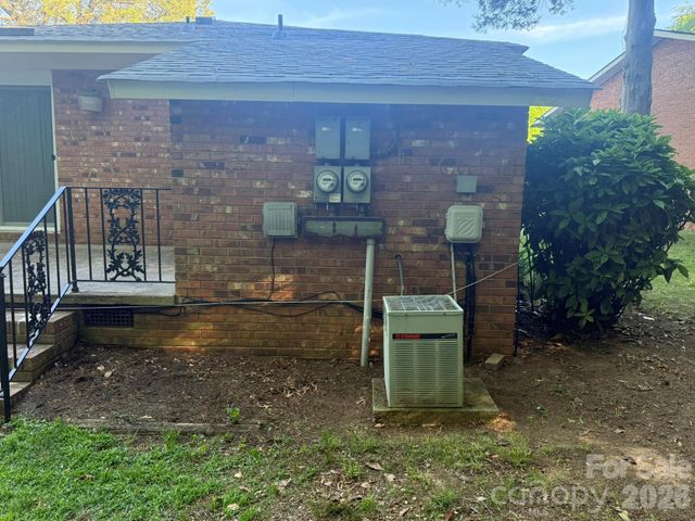 4915 Malibu Drive, Charlotte, NC 28215