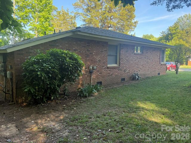 4915 Malibu Drive, Charlotte, NC 28215