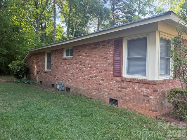 4915 Malibu Drive, Charlotte, NC 28215