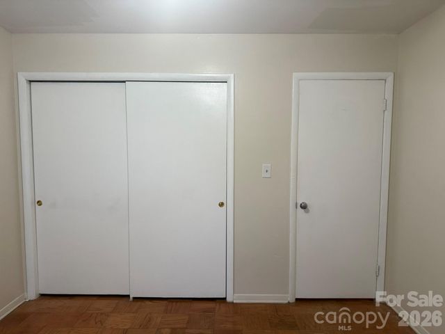4915 Malibu Drive, Charlotte, NC 28215