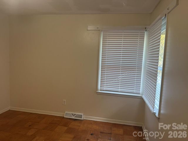 4915 Malibu Drive, Charlotte, NC 28215