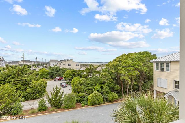 611 S Topsail Drive A, Holly Ridge, NC 28445