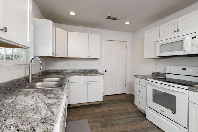 205 N State Highway 101, Chico, TX 76431