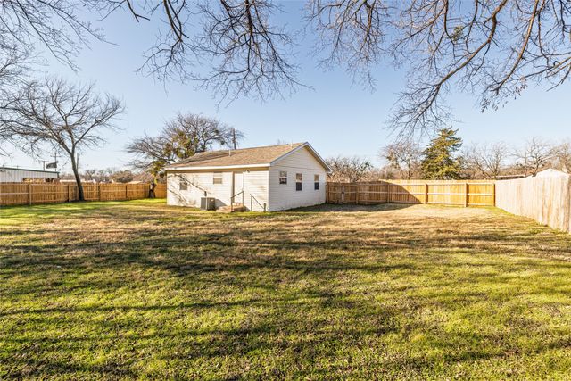 205 N State Highway 101, Chico, TX 76431