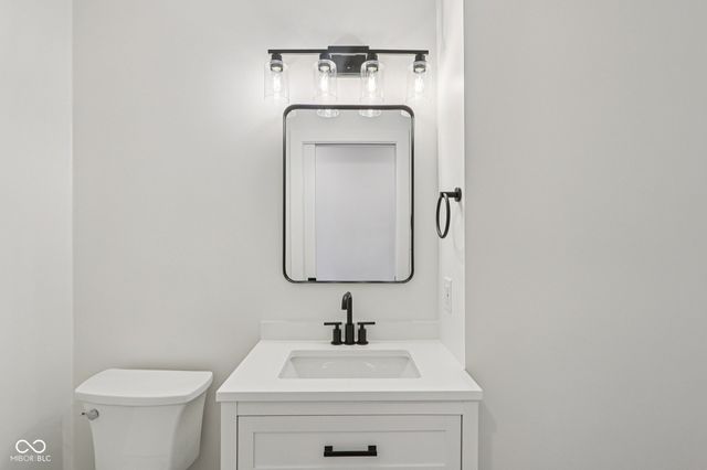 7378 W Creekside Drive, New Palestine, IN 46163