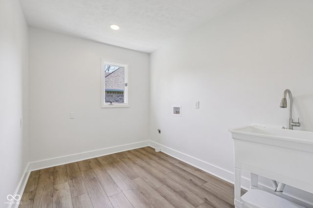 7378 W Creekside Drive, New Palestine, IN 46163