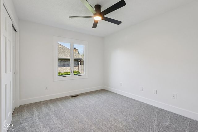 7378 W Creekside Drive, New Palestine, IN 46163