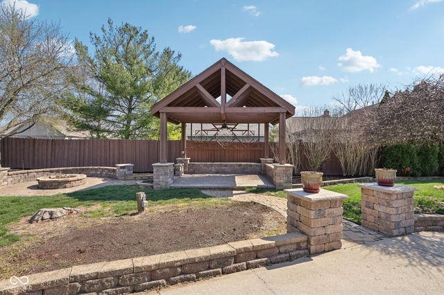 7378 W Creekside Drive, New Palestine, IN 46163