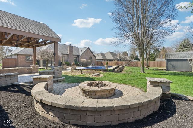 7378 W Creekside Drive, New Palestine, IN 46163