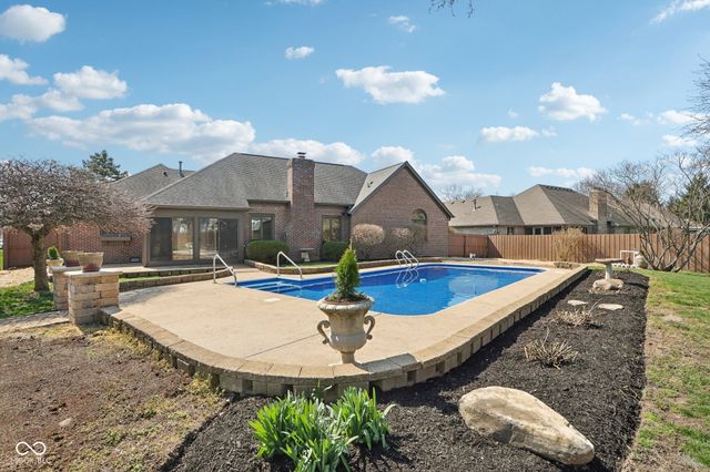 7378 W Creekside Drive, New Palestine, IN 46163