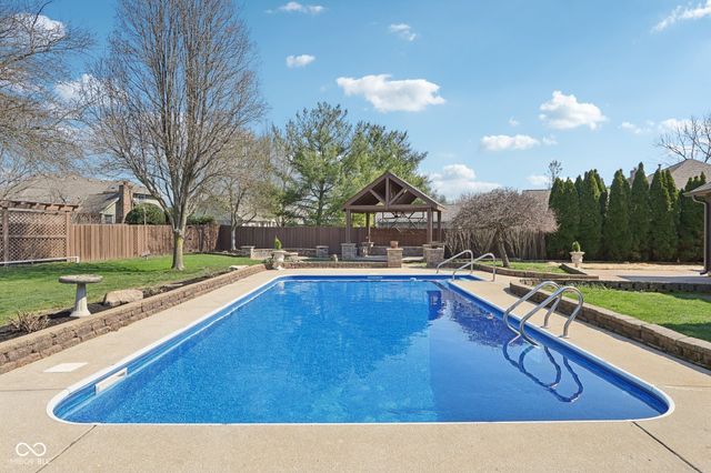 7378 W Creekside Drive, New Palestine, IN 46163