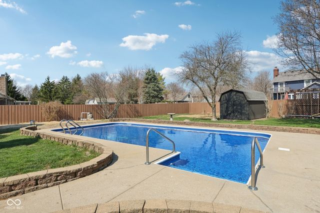 7378 W Creekside Drive, New Palestine, IN 46163