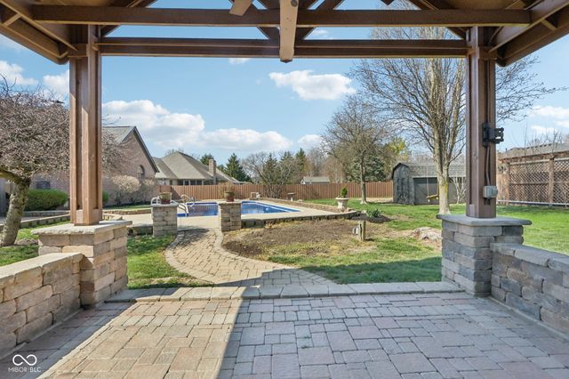 7378 W Creekside Drive, New Palestine, IN 46163