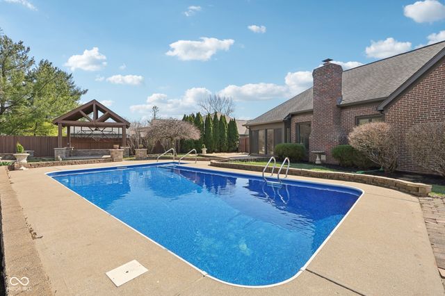 7378 W Creekside Drive, New Palestine, IN 46163