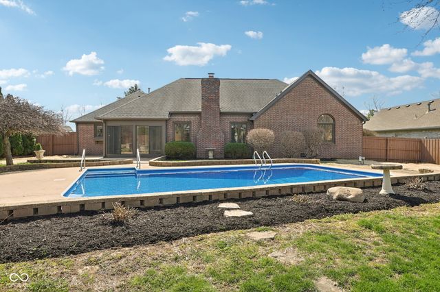 7378 W Creekside Drive, New Palestine, IN 46163