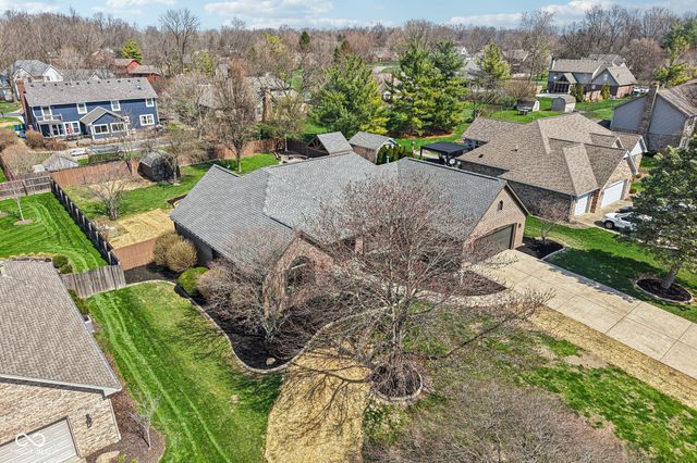 7378 W Creekside Drive, New Palestine, IN 46163