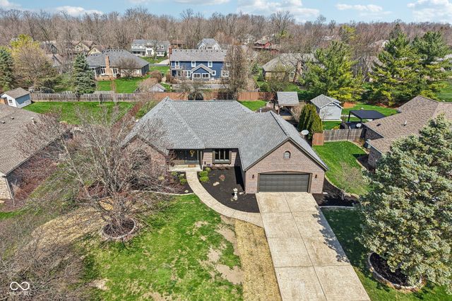 7378 W Creekside Drive, New Palestine, IN 46163