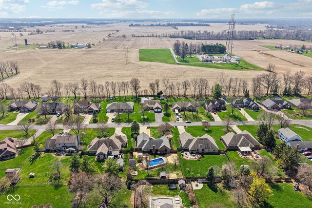 7378 W Creekside Drive, New Palestine, IN 46163