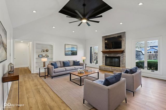 7378 W Creekside Drive, New Palestine, IN 46163