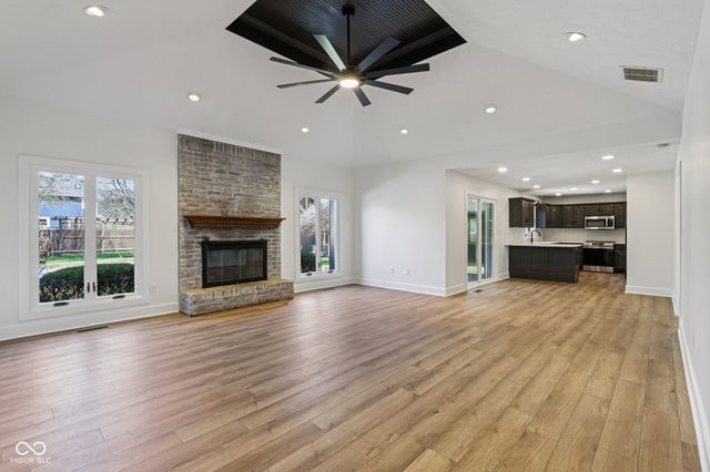 7378 W Creekside Drive, New Palestine, IN 46163