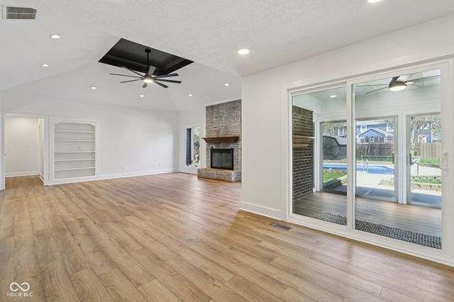 7378 W Creekside Drive, New Palestine, IN 46163