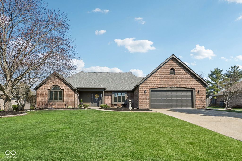 7378 W Creekside Drive, New Palestine, IN 46163