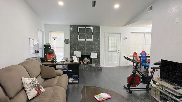 4233 Glen Ridge Drive, Arlington, TX 76016