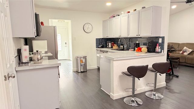 4233 Glen Ridge Drive, Arlington, TX 76016