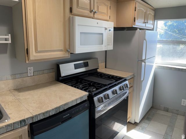 1766 E SOUTHWOODSIDE DR, Holladay, UT 84124