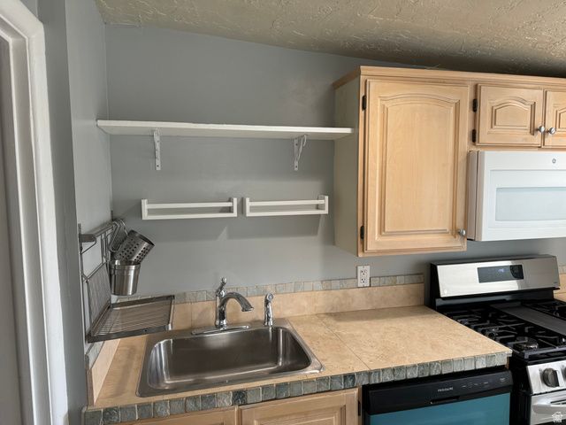 1766 E SOUTHWOODSIDE DR, Holladay, UT 84124