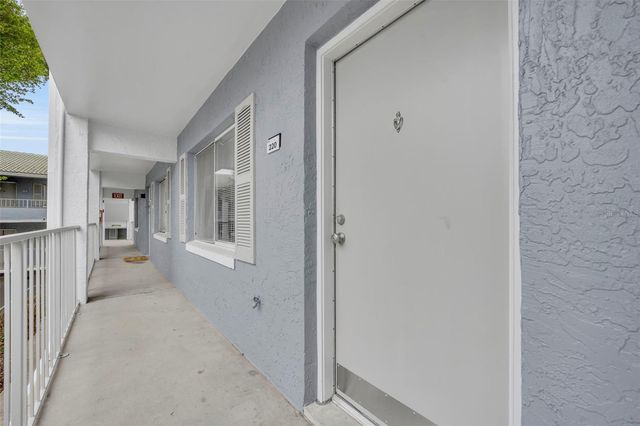 145 OYSTER BAY CIRCLE 220, Altamonte Springs, FL 32701